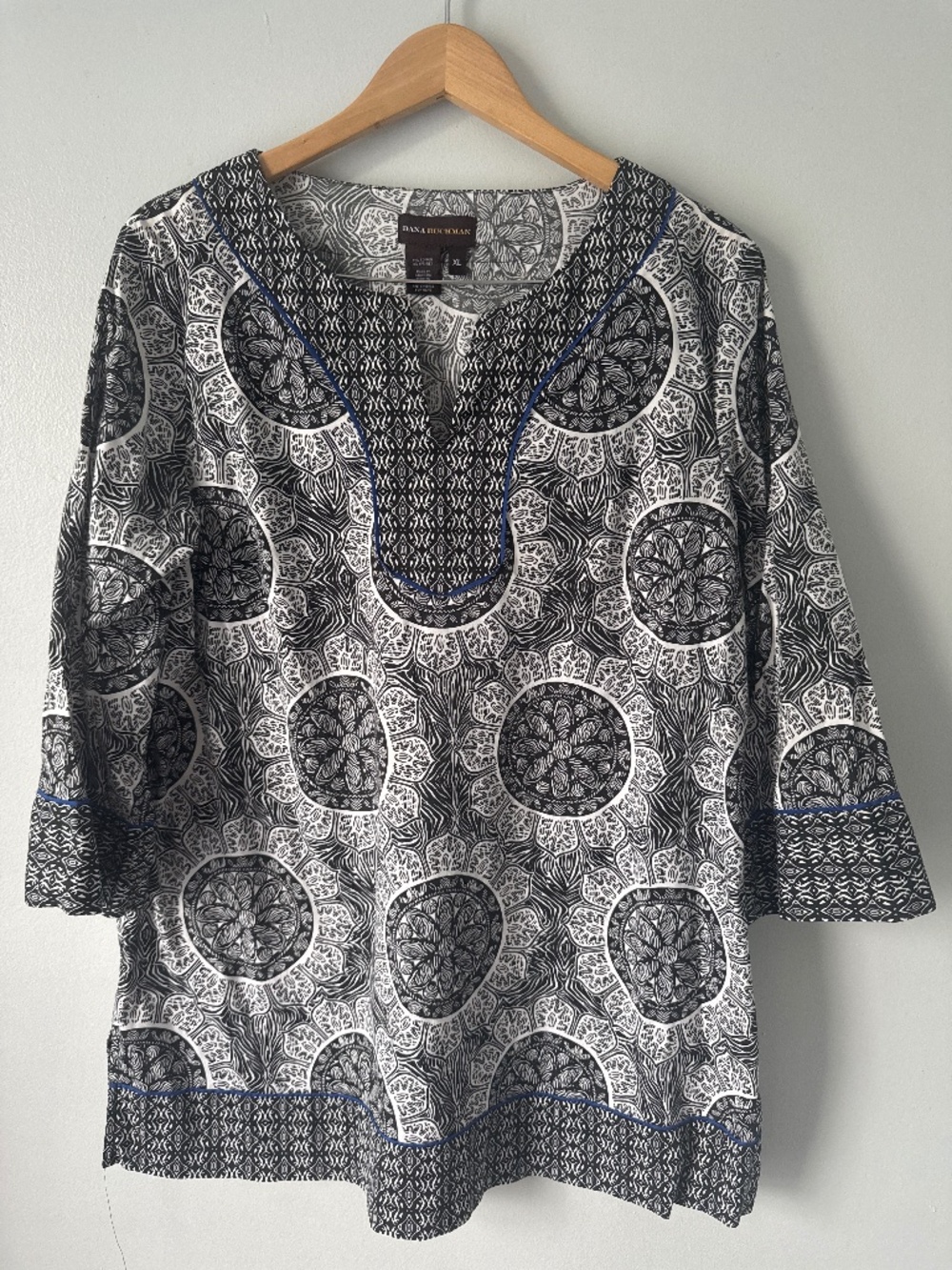 Dana Buchman black, and white with blue contrast tunic